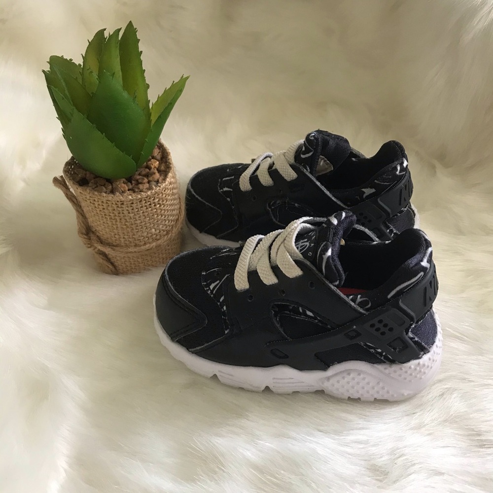 Infant NIKE shoes - Picture 1 of 6